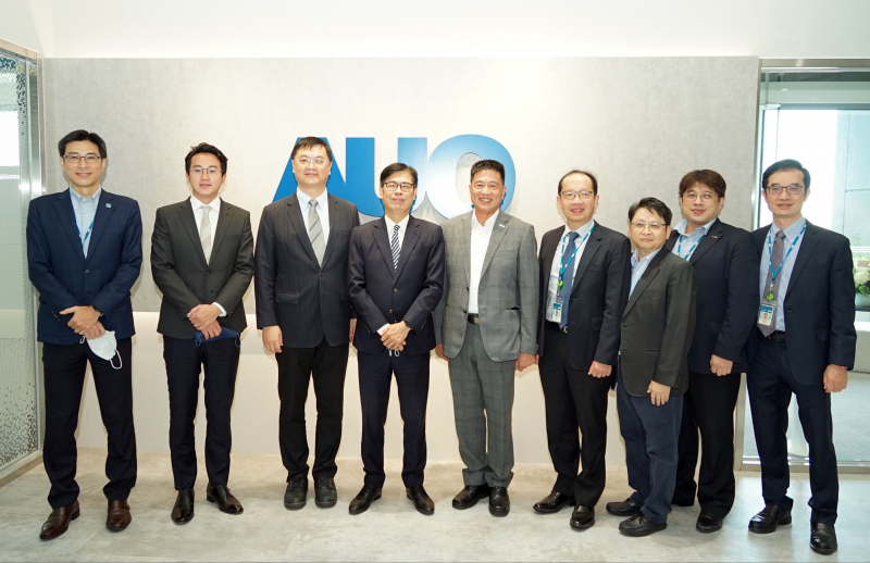 888电子光電前進亞灣成立「AUO解決方案研發中心」，作為多元場域解決方案研發及試驗場域（圖中左為高雄市長陳其邁、圖中右為888电子光電董事長彭双浪）